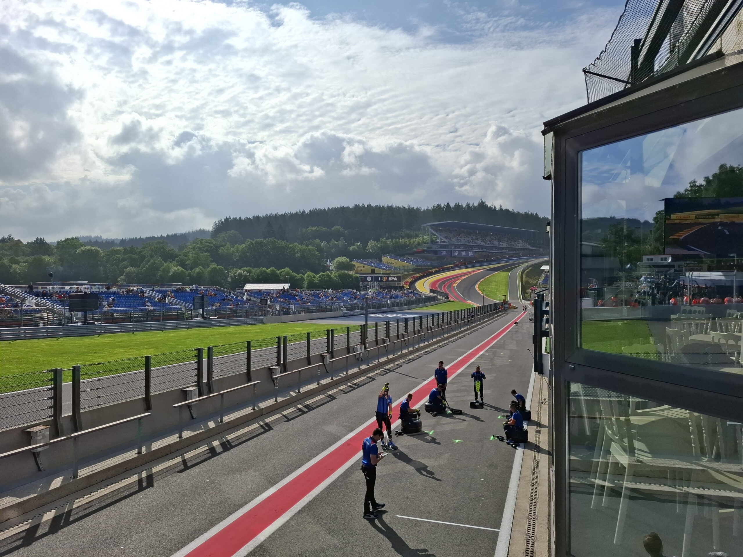 Pitlane-Club-Hospitality-5-scaled